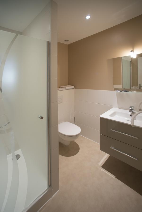 Le Cercle Chambres Climatisees Coligny Exterior photo