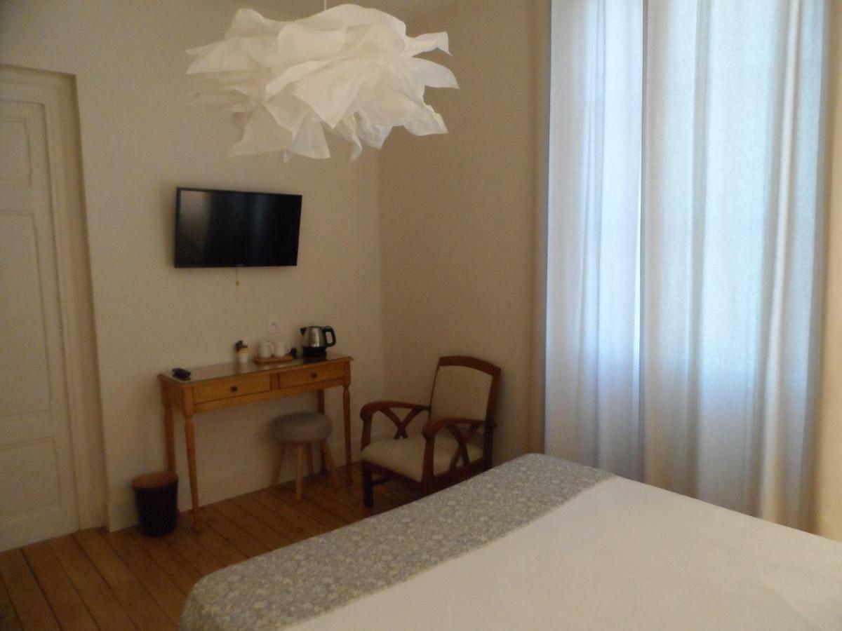 Le Cercle Chambres Climatisees Coligny Exterior photo